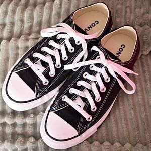 Converse Women's Classic Black  Low Top Sneakers,Sz 7.5, Like New